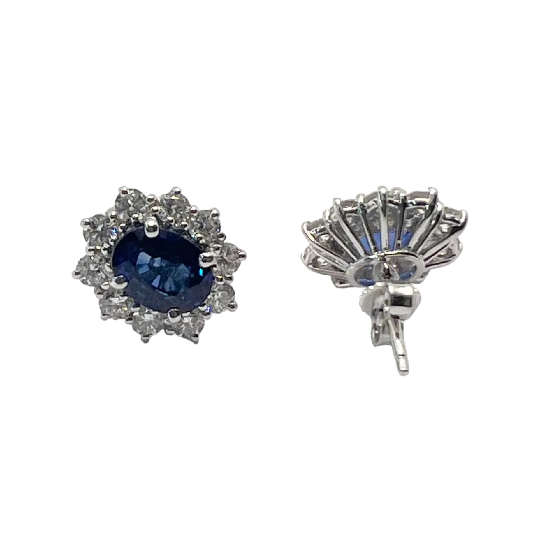 Boucles d'oreilles Puces en or blanc, saphirs et diamants