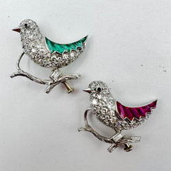 Deux broches "Oiseaux" en or blanc et platine