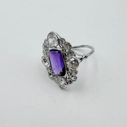 Bague Pompadour en platine, améthyste et diamants
