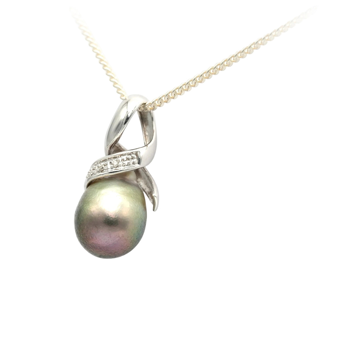 Pendentif en or blanc, perle et diamants