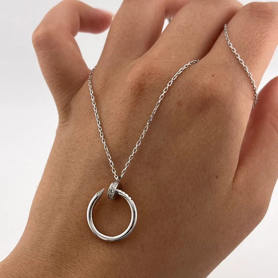 Collier Pendentif CARTIER "Just un Clou" en or blanc et diamants