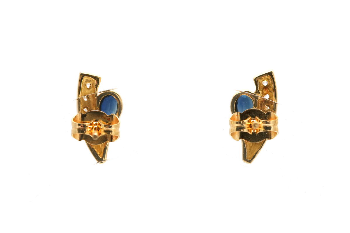 Boucles d'oreilles Puces en or jaune, saphirs et diamants