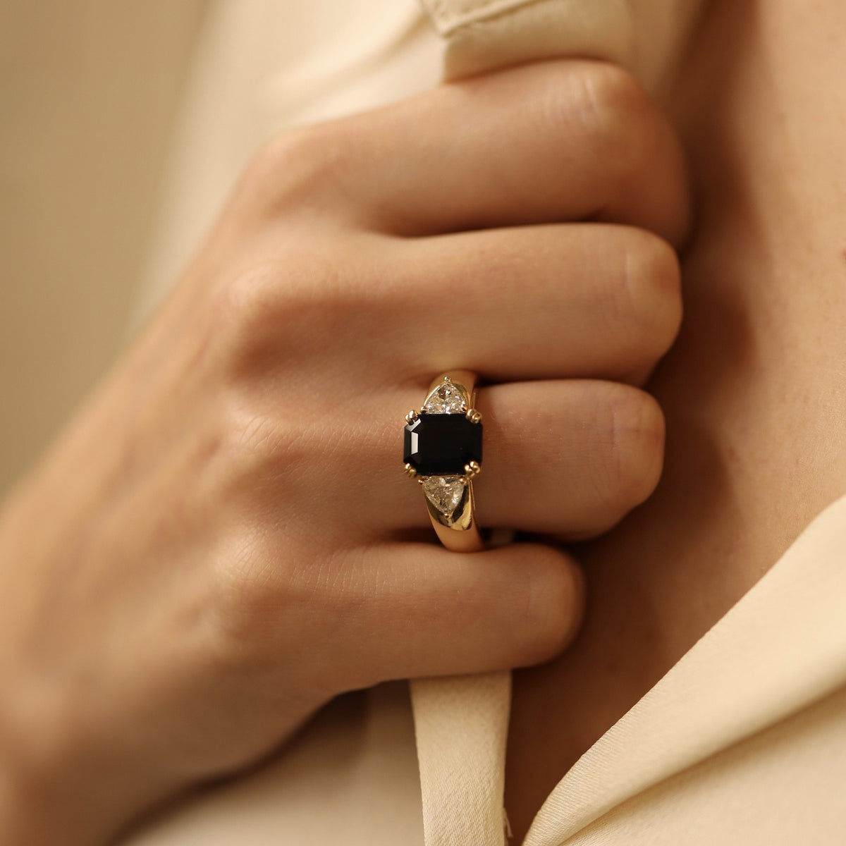 Bague Trilogie en or jaune, saphir et diamants