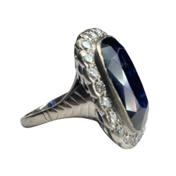 Bague Entourage en or blanc, saphir et diamants