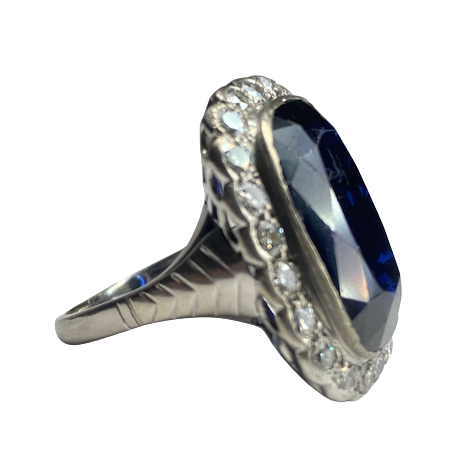 Bague Entourage en or blanc, saphir et diamants
