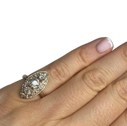 Bague Marquise en or blanc et diamants