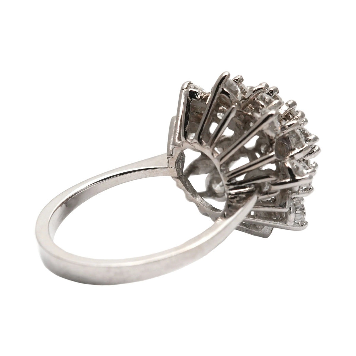 Bague Marguerite en or blanc et diamants