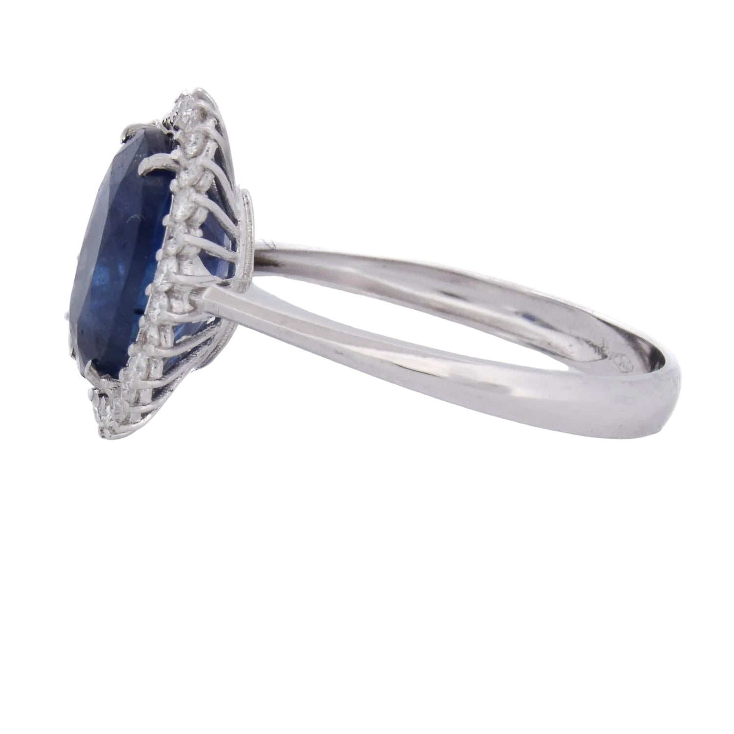 Bague Entourage en or blanc, saphir et diamants