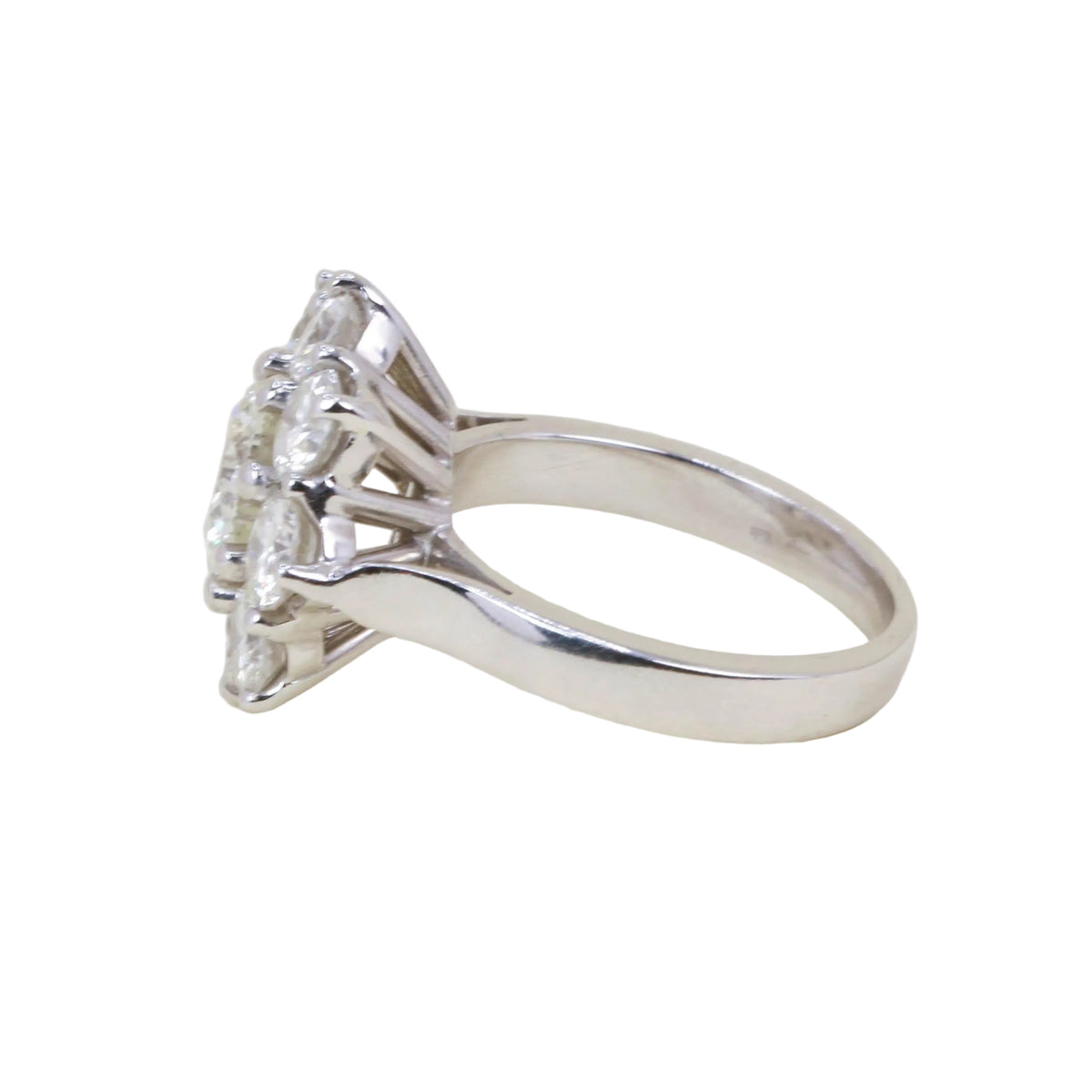 Bague Marguerite en or blanc et diamants