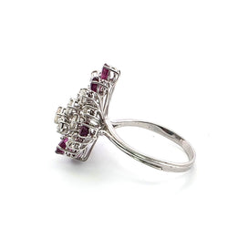 Bague Marguerite en or blanc, rubis et diamants