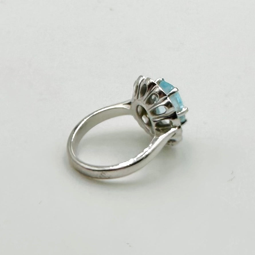 Bague Marguerite en or blanc, aigue-marine et diamants