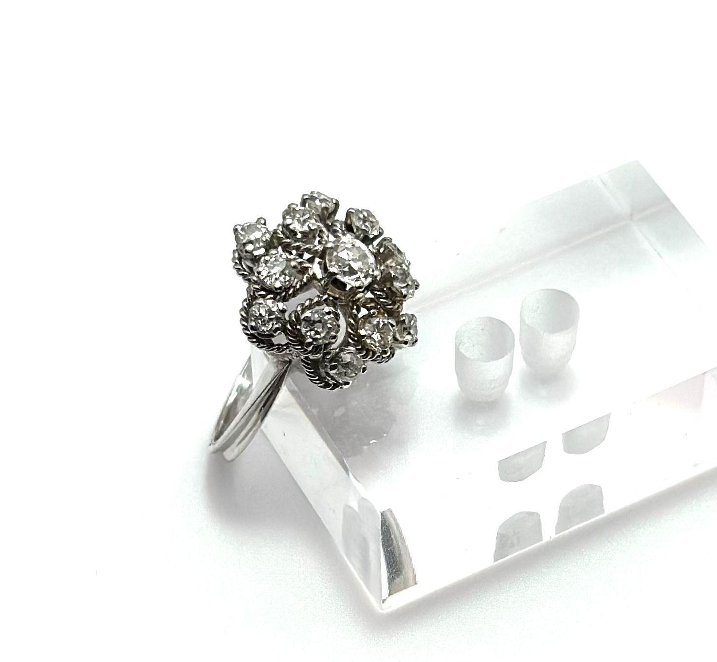Bague Marguerite en or blanc et diamants