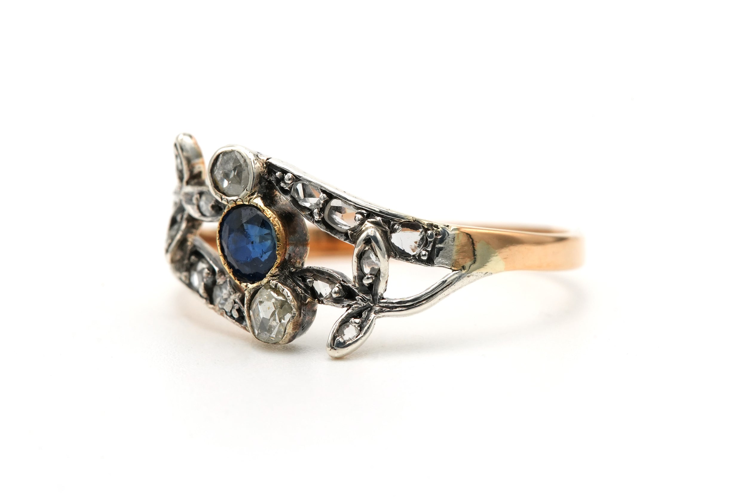Bague en or blanc, or jaune, saphirs et diamants