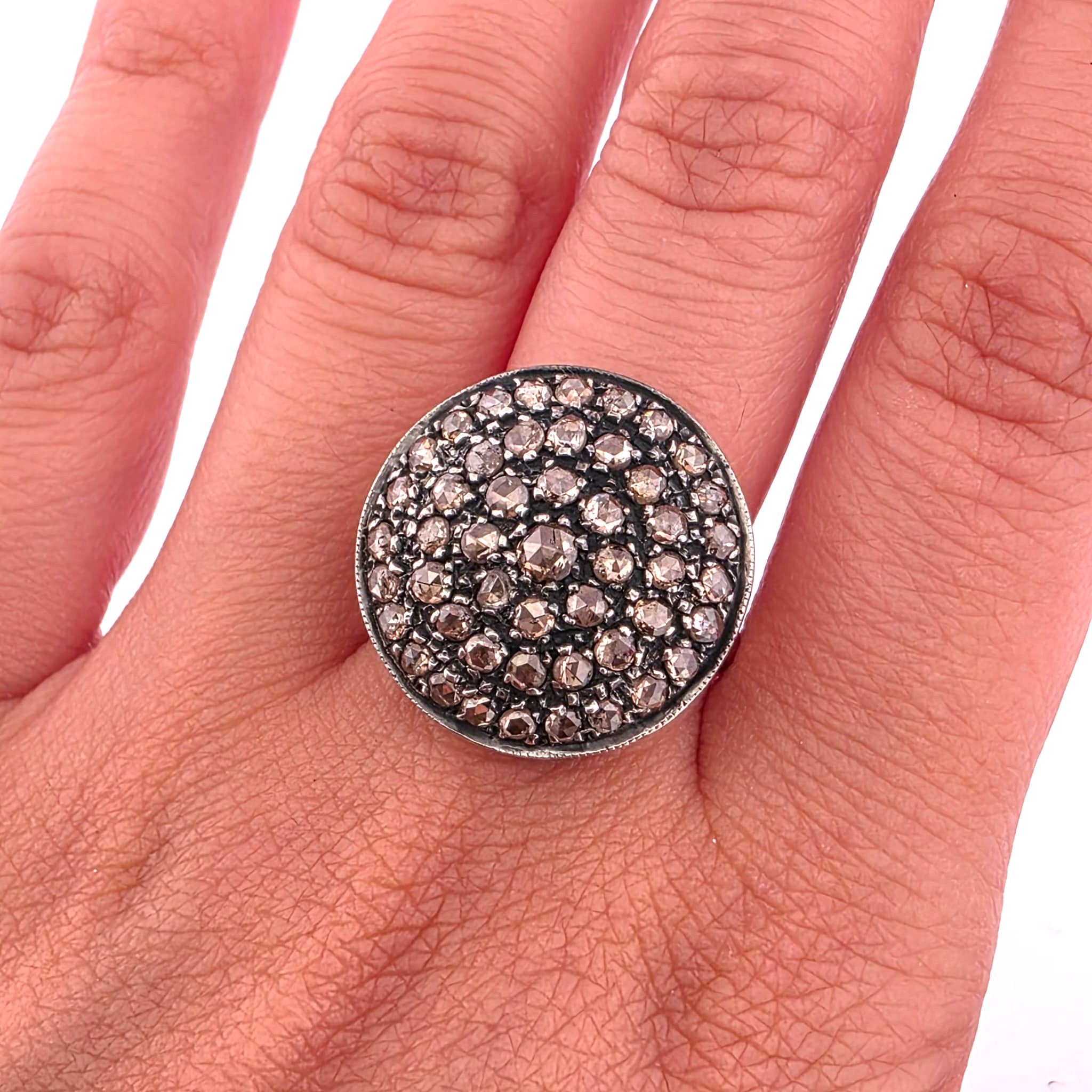 Bague Cocktail en or jaune, argent et diamants