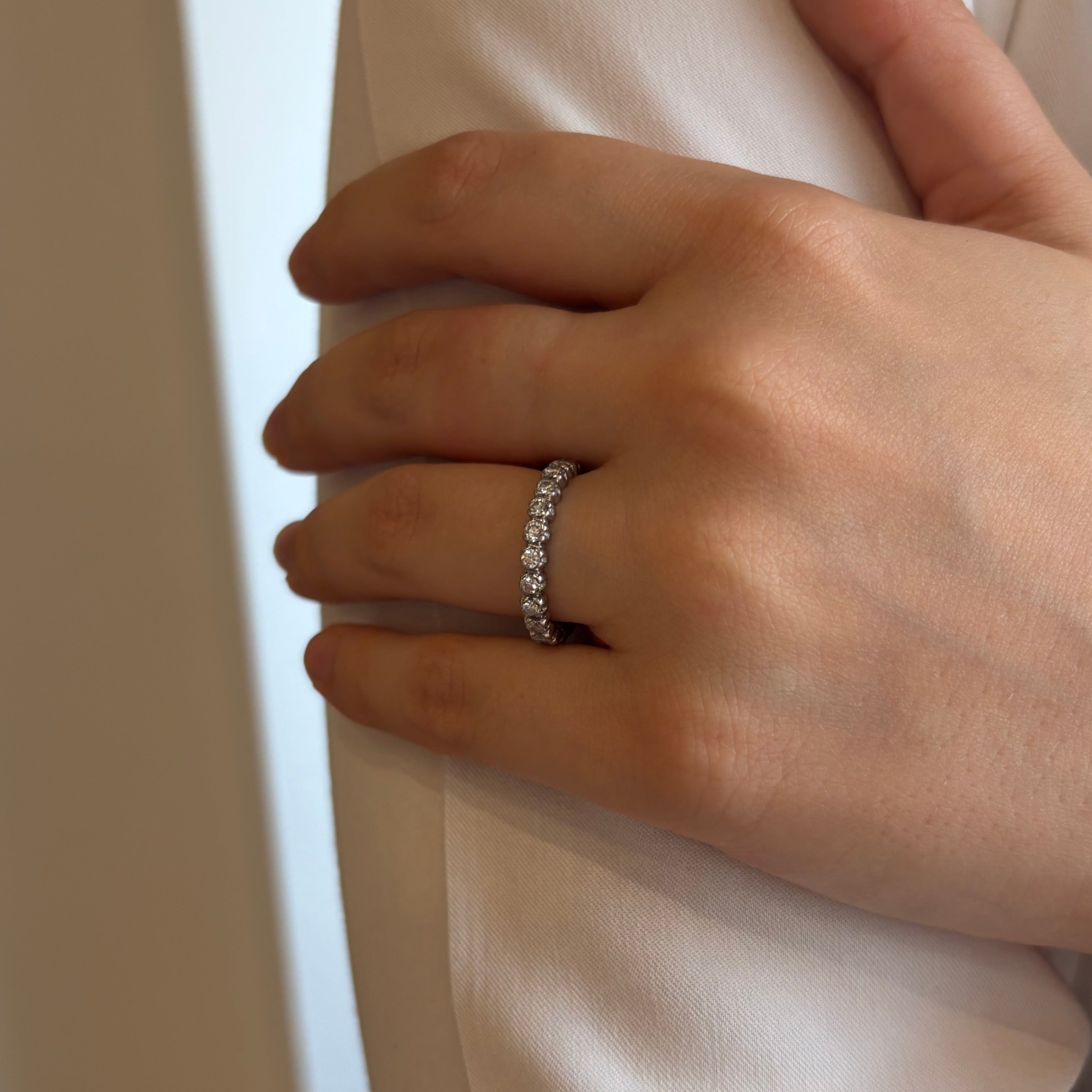 Bague Alliance en or blanc et diamants