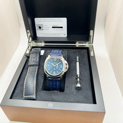 Montre PANERAI "Luminor Base" en acier et caoutchouc