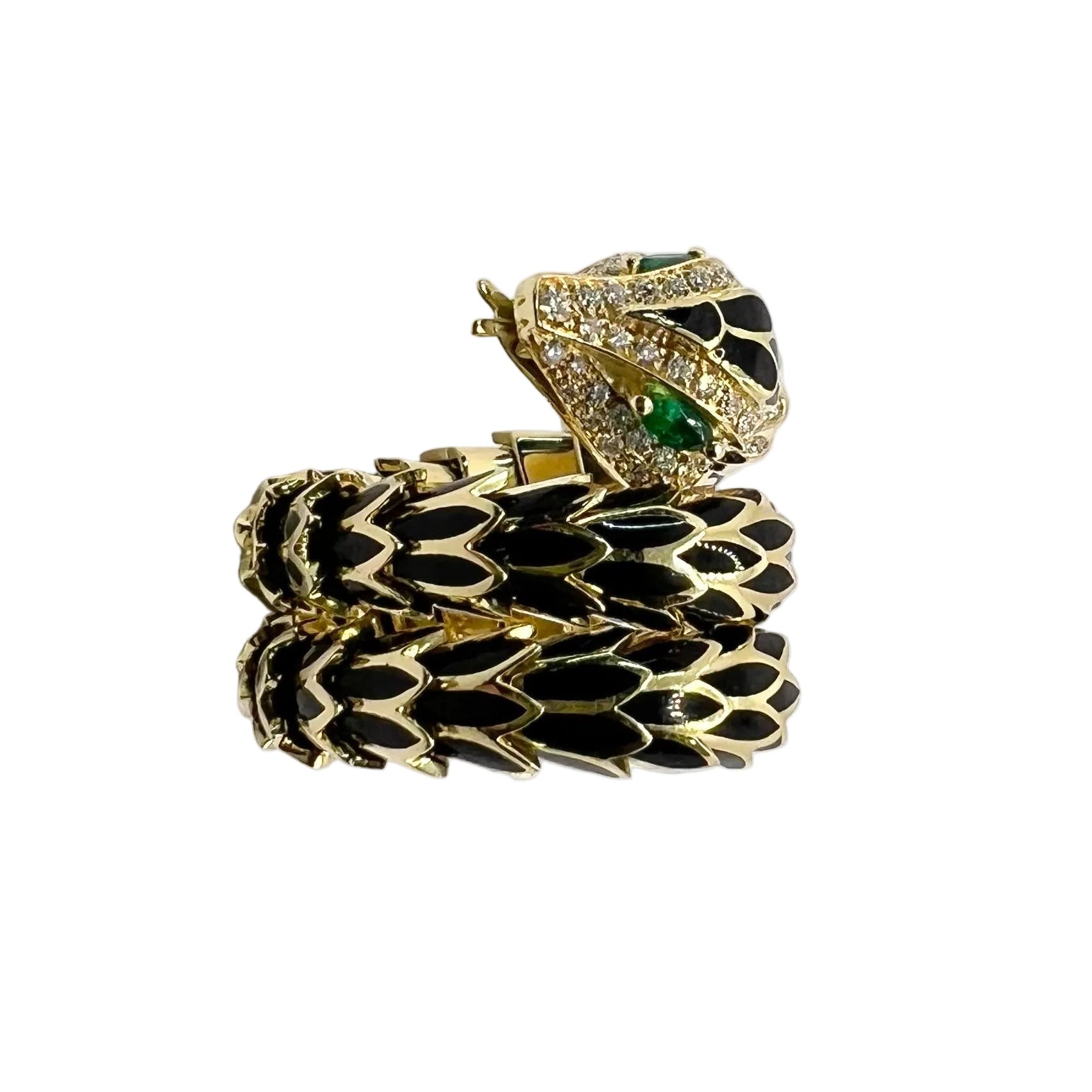 Bague en or jaune, émail, émeraudes et diamants