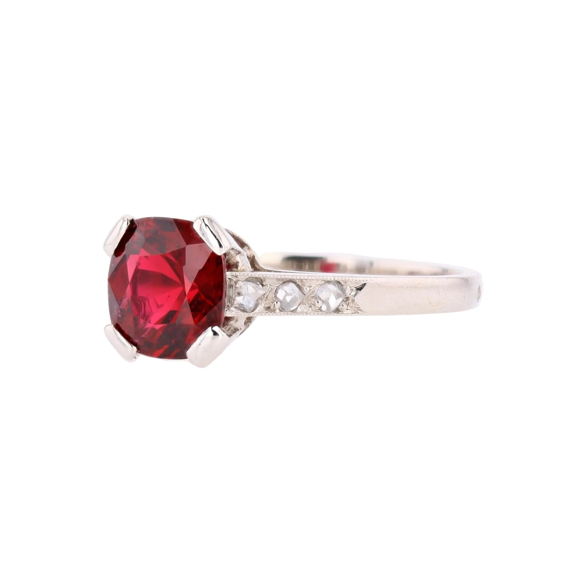 Bague en platine, spinelle et diamants