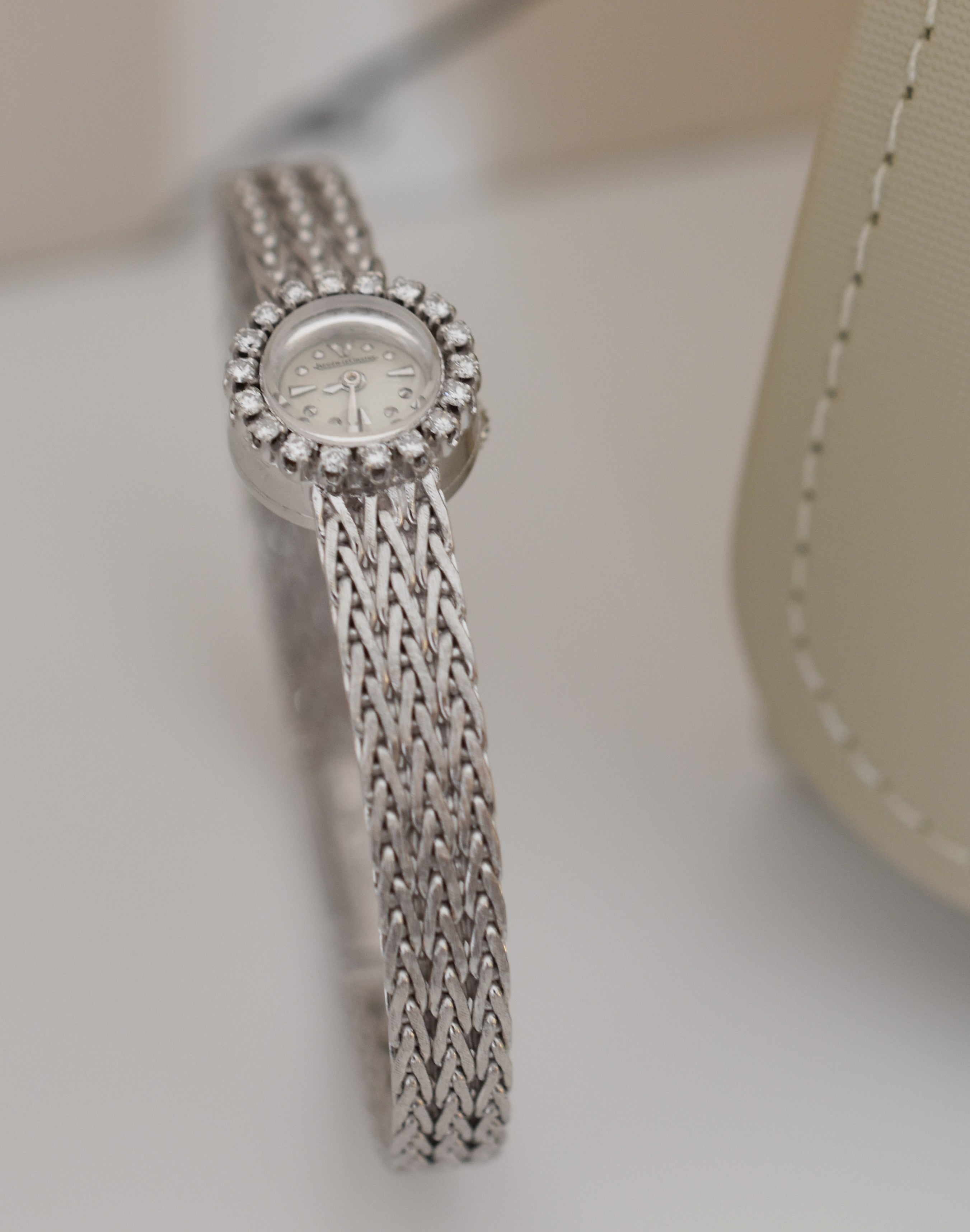 Jaeger-LeCoultre dame, entièrement or blanc 18 carats & diamants, vers 1960