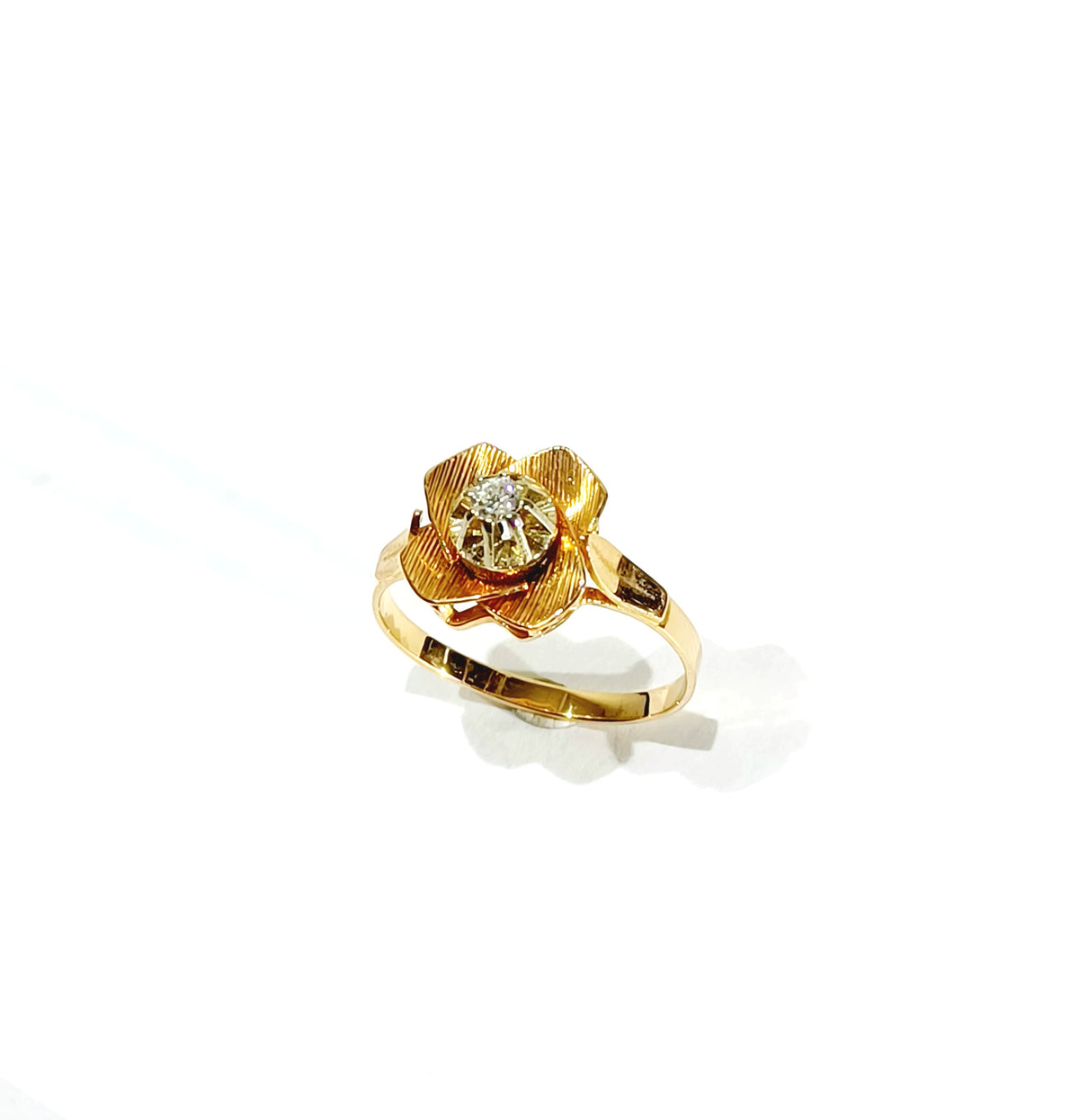 Bague en or rose et diamants