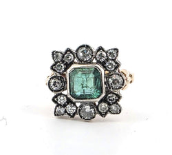 Bague Cocktail en or jaune, argent, émeraude et diamants