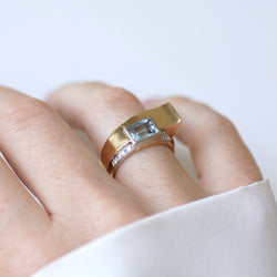 Bague Tank en or jaune, platine, aigue-marine et diamants