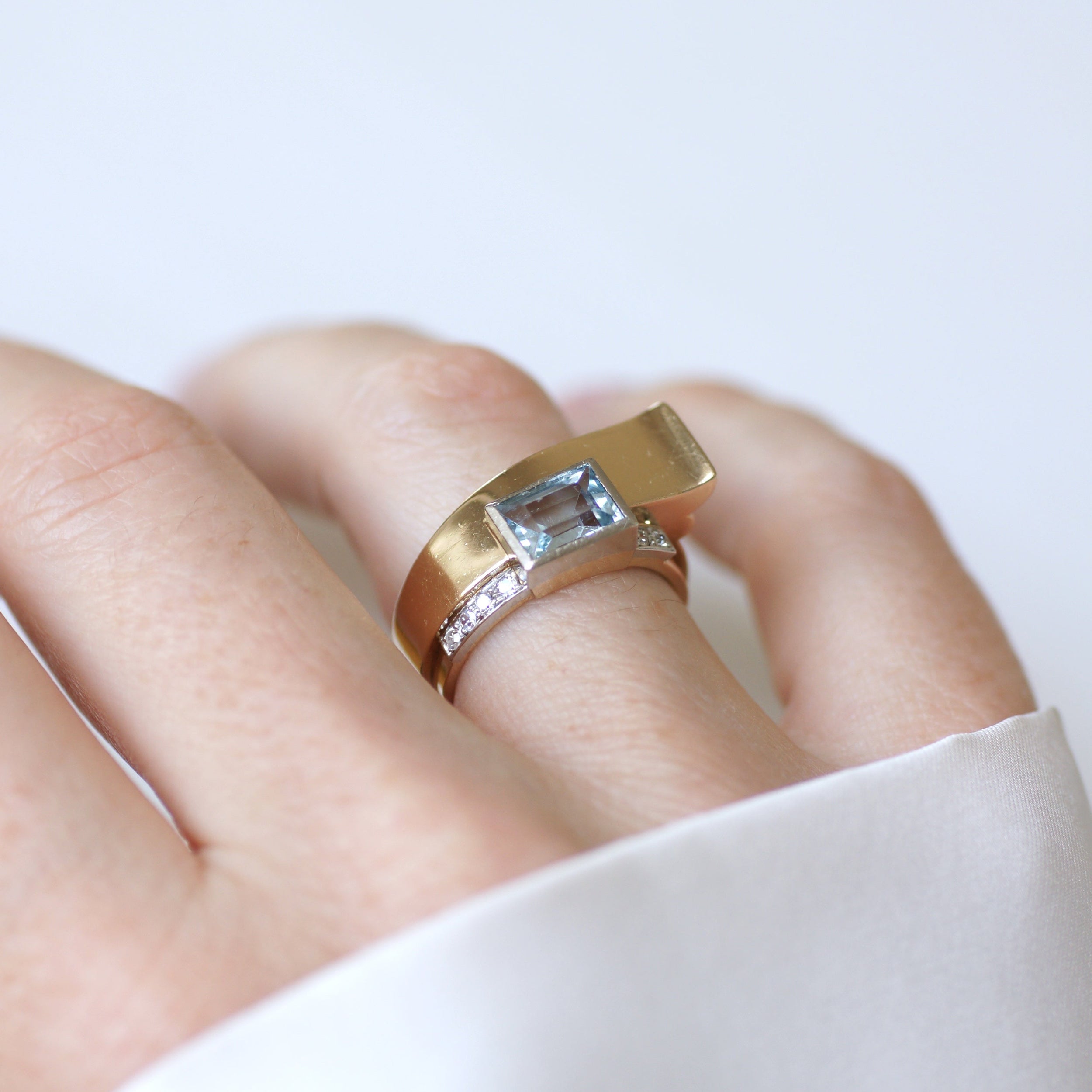 Bague Tank en or jaune, platine, aigue-marine et diamants