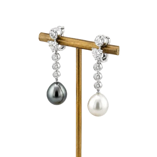 Boucles d'oreilles Pendantes CARTIER en platine, perles et diamants