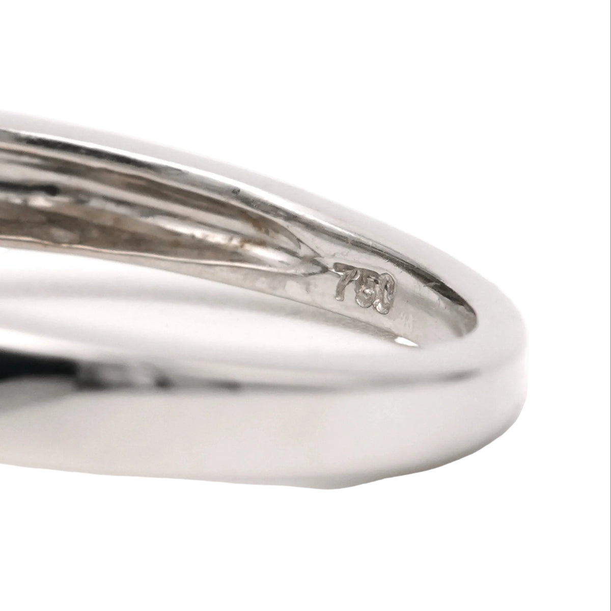 Bague Marguerite en or blanc et diamants