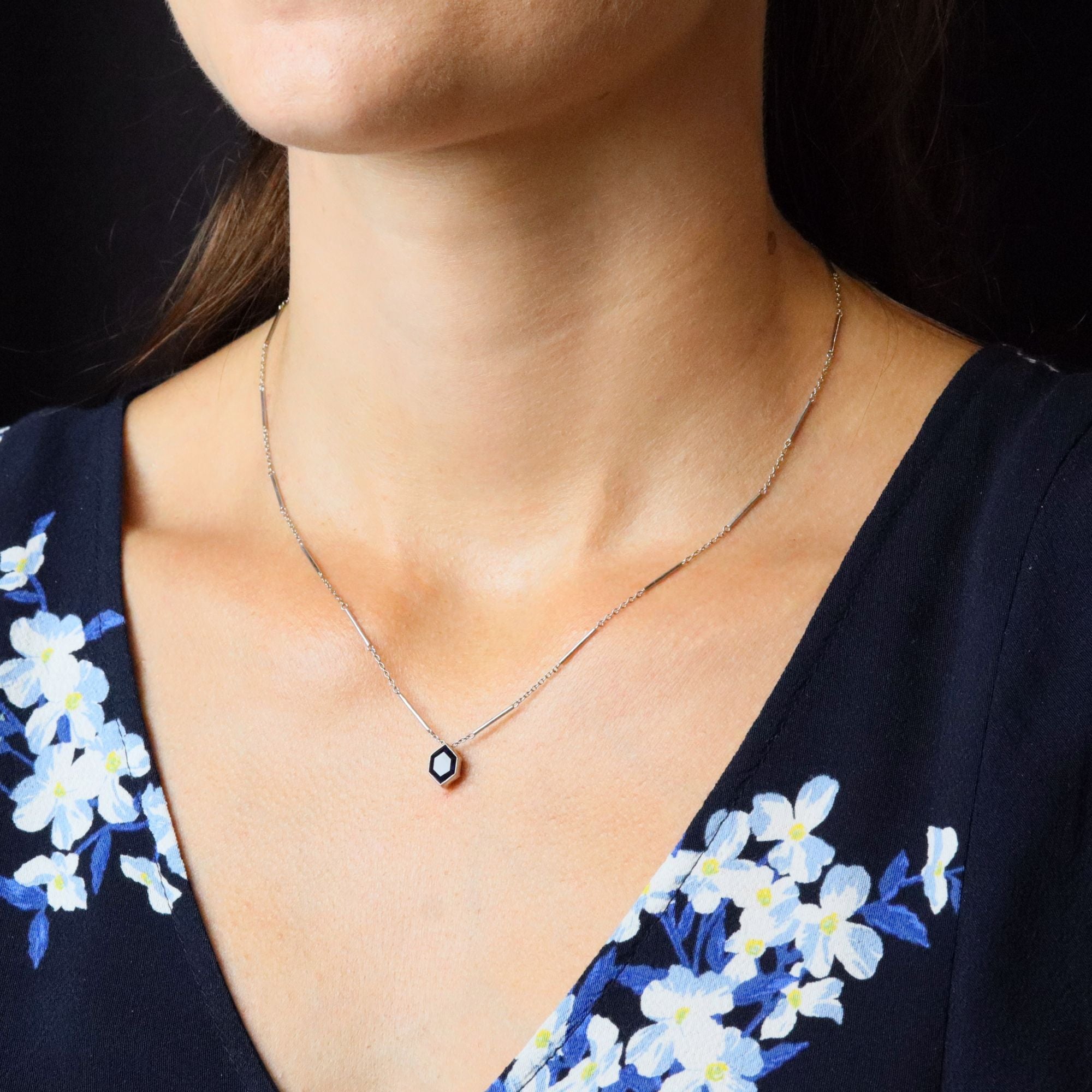 Collier Pendentif en or blanc et saphir