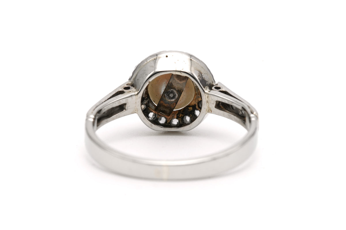 Bague Entourage en or blanc, perle et diamants