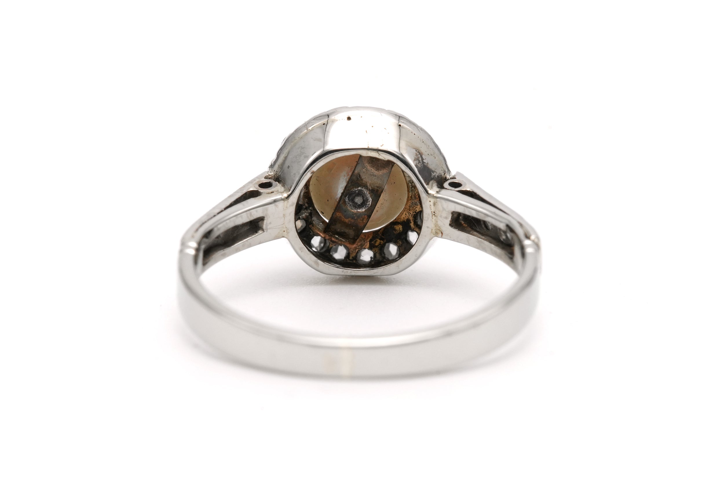Bague Entourage en or blanc, perle et diamants