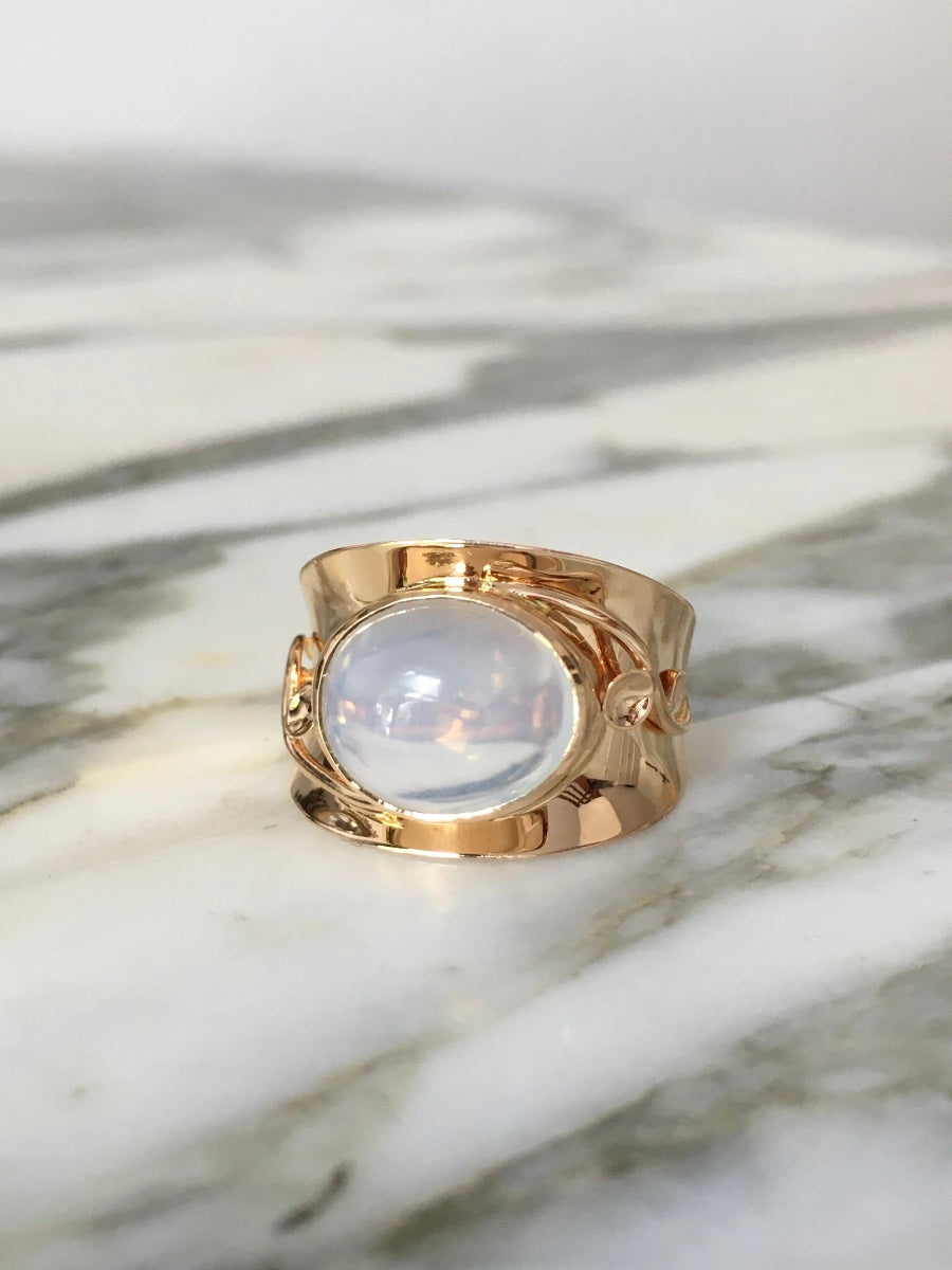 Bague Solitaire en or jaune et pierre de lune