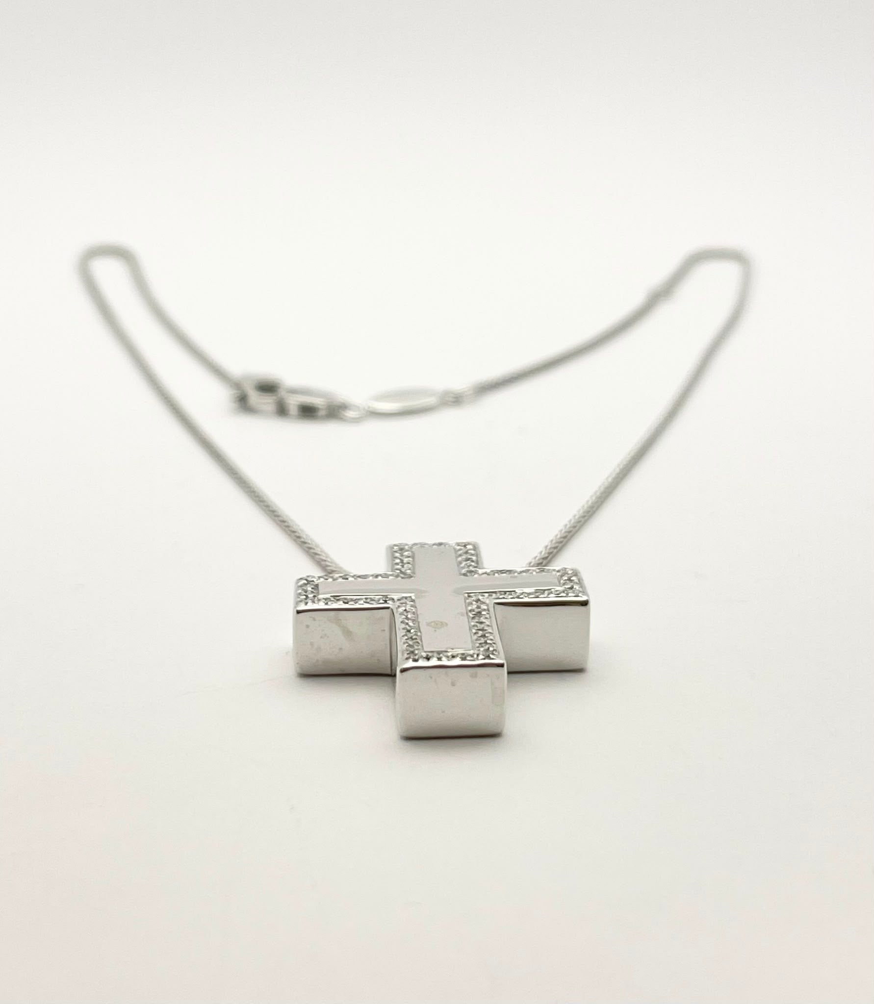 Collier Pendentif SALVINI en or blanc et diamants