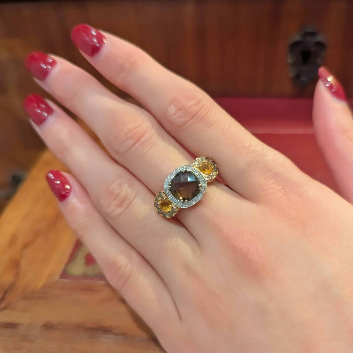 Bague Trilogie en or blanc, or rose, quartz, citrines et diamants