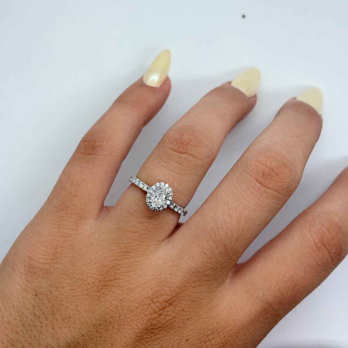 Bague Solitaire en or blanc et diamants