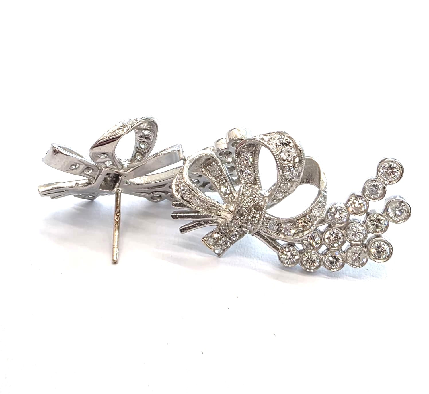 Boucles d'oreilles Puces en platine et diamants