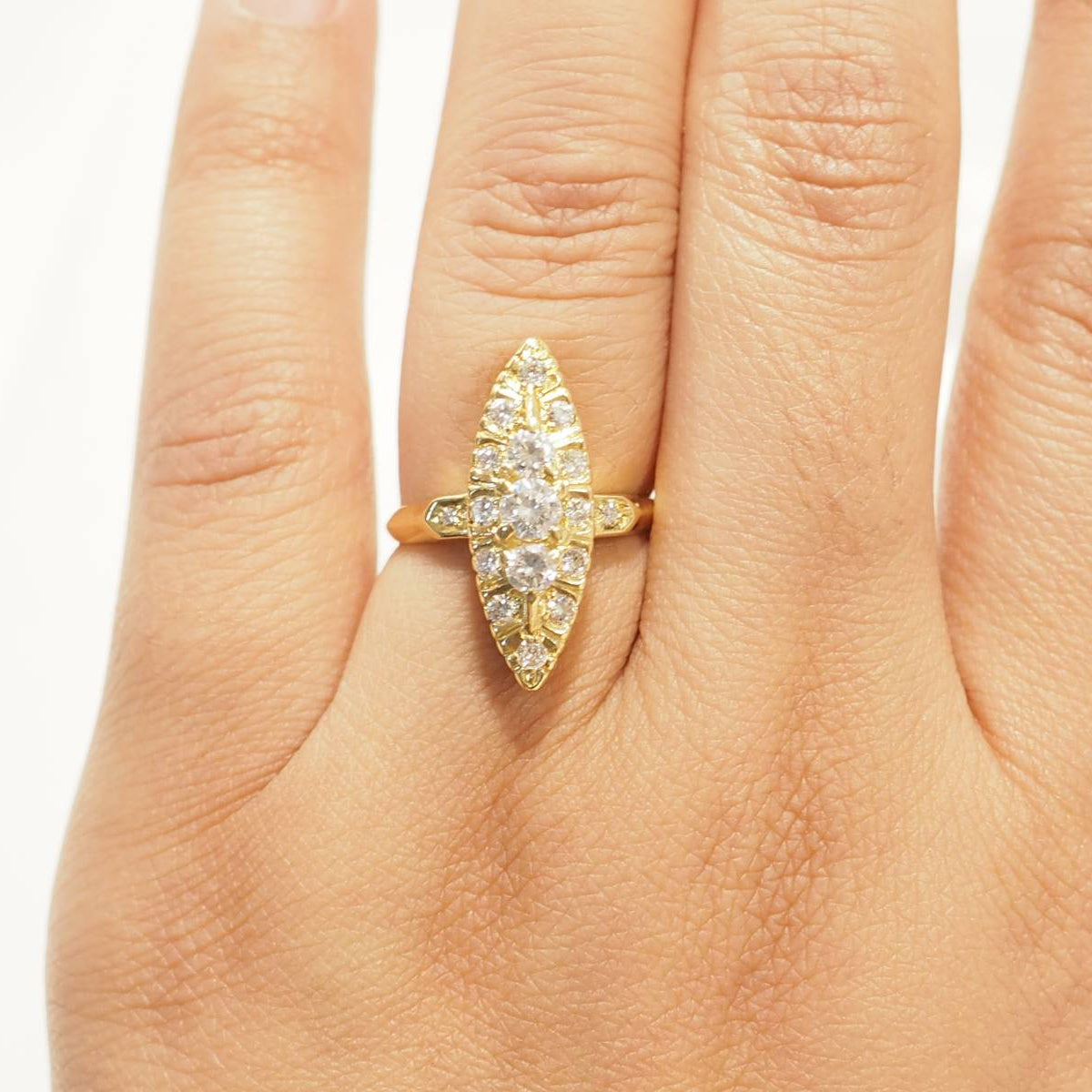 Bague Marquise en or jaune et diamants