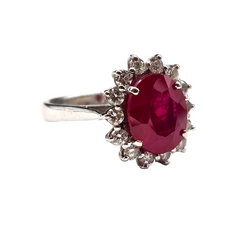 Bague Entourage en or blanc, rubis et diamants