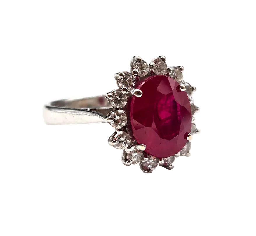 Bague Entourage en or blanc, rubis et diamants
