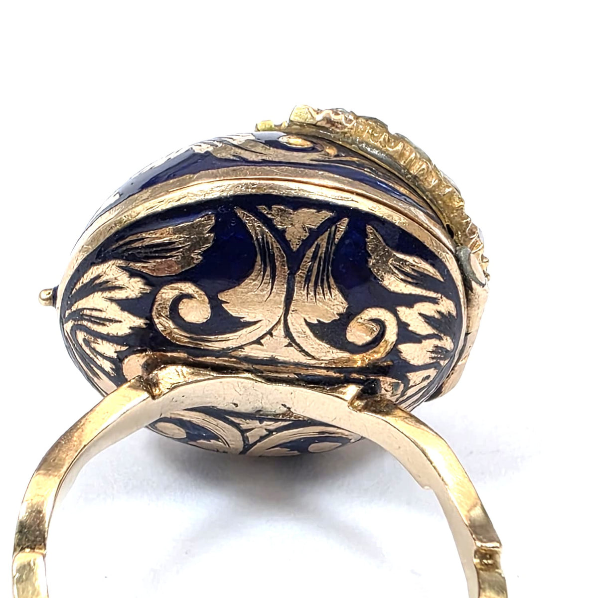 Bague Dôme en or jaune, émeraude et diamants