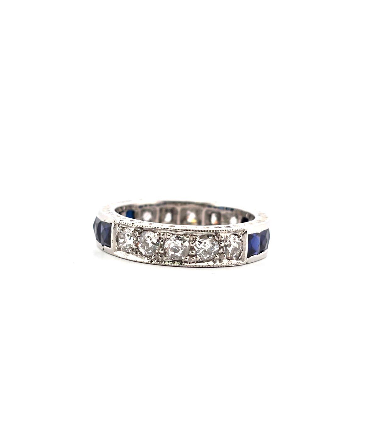 Bague Alliance en or blanc, saphirs et diamants