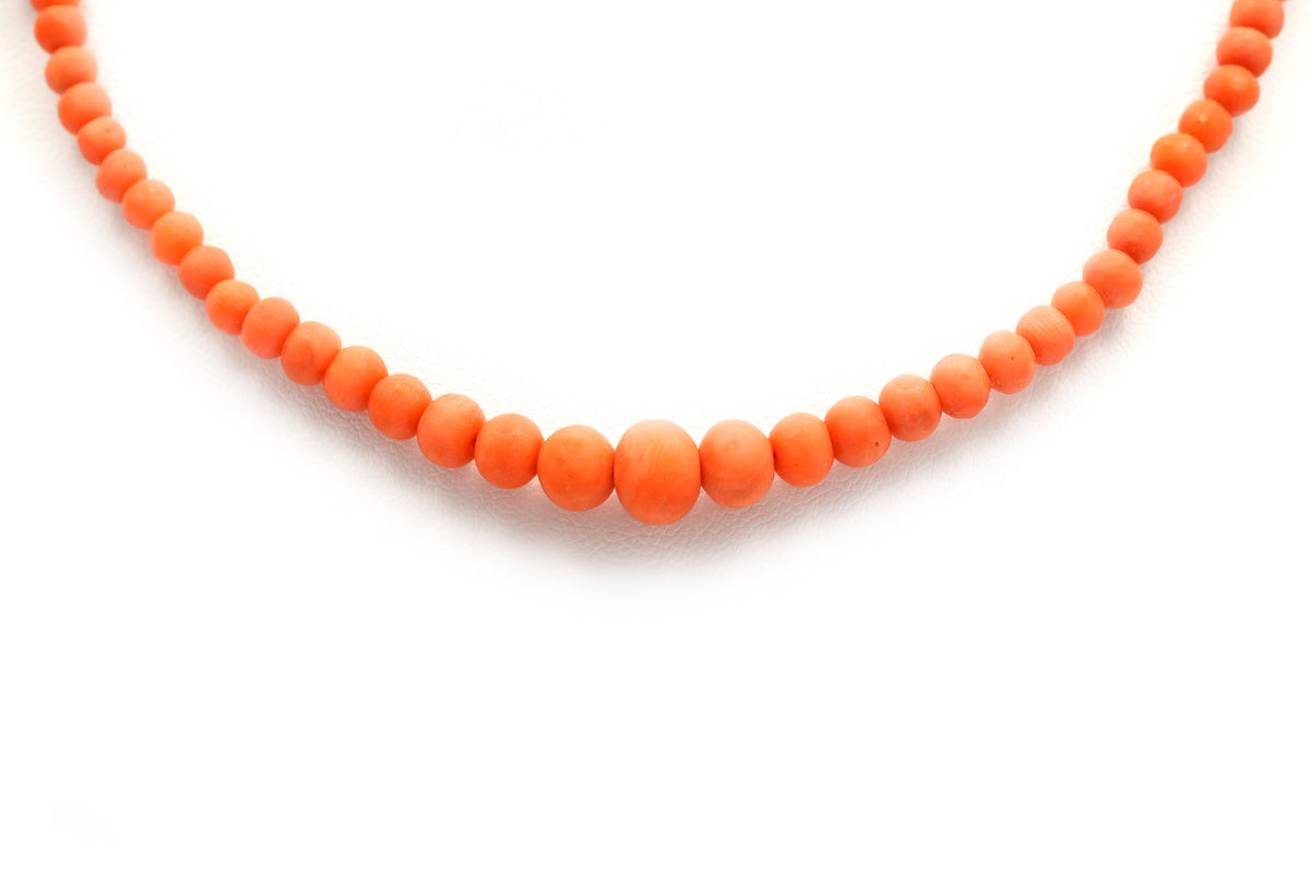 Collier en or jaune et corail