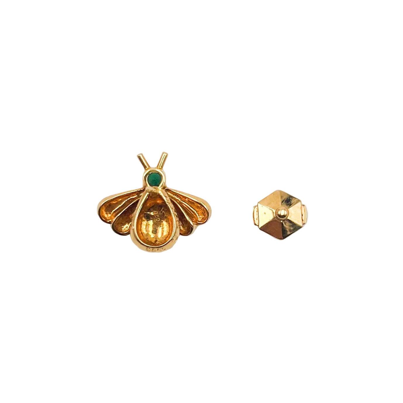 Broche Pin CARTIER "Abeille" en or jaune, émail et émeraude