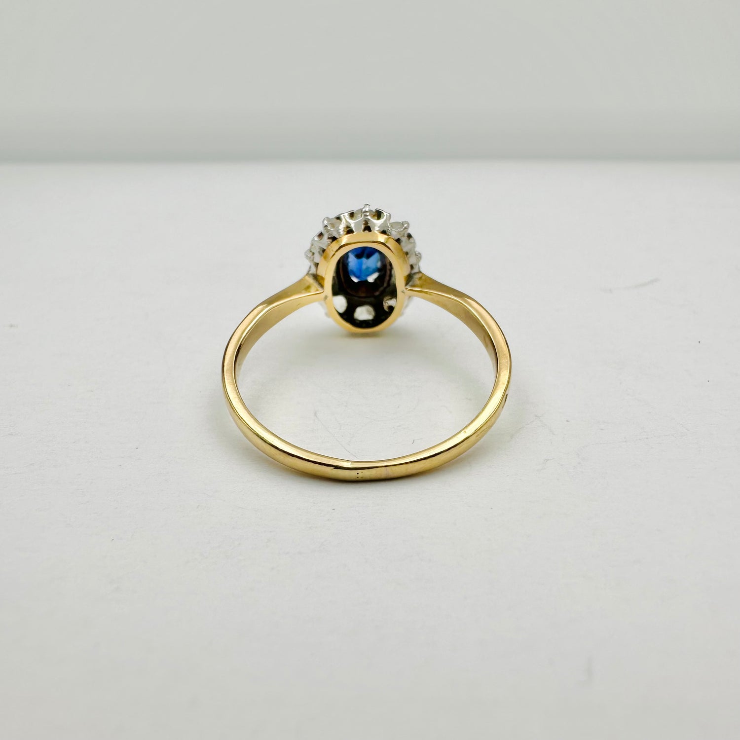 Bague Marguerite en or jaune, or blanc, saphir et diamants