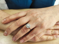 Bague Marguerite en or blanc et diamants