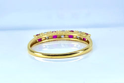 Bague Alliance en or jaune, rubis et diamants