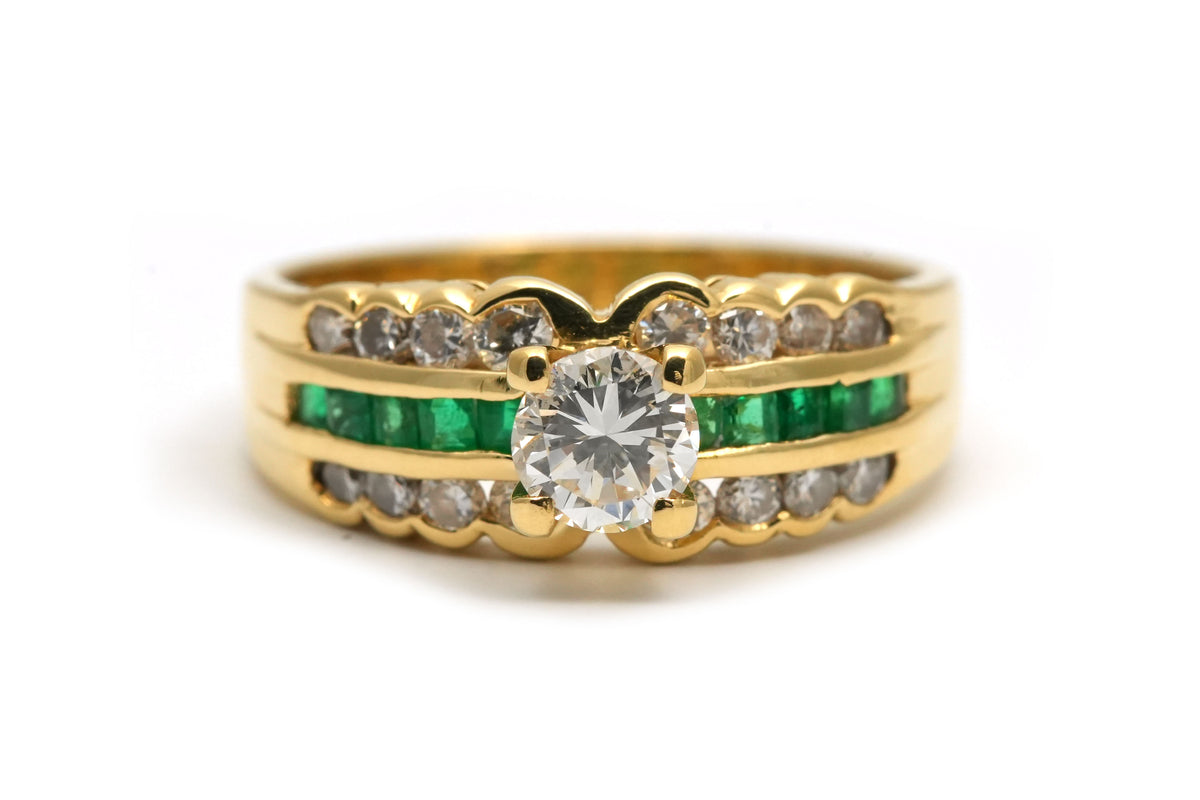 Bague Bandeau en or jaune, émeraudes et diamants