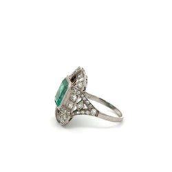 Bague Entourage en or blanc, émeraude et diamants