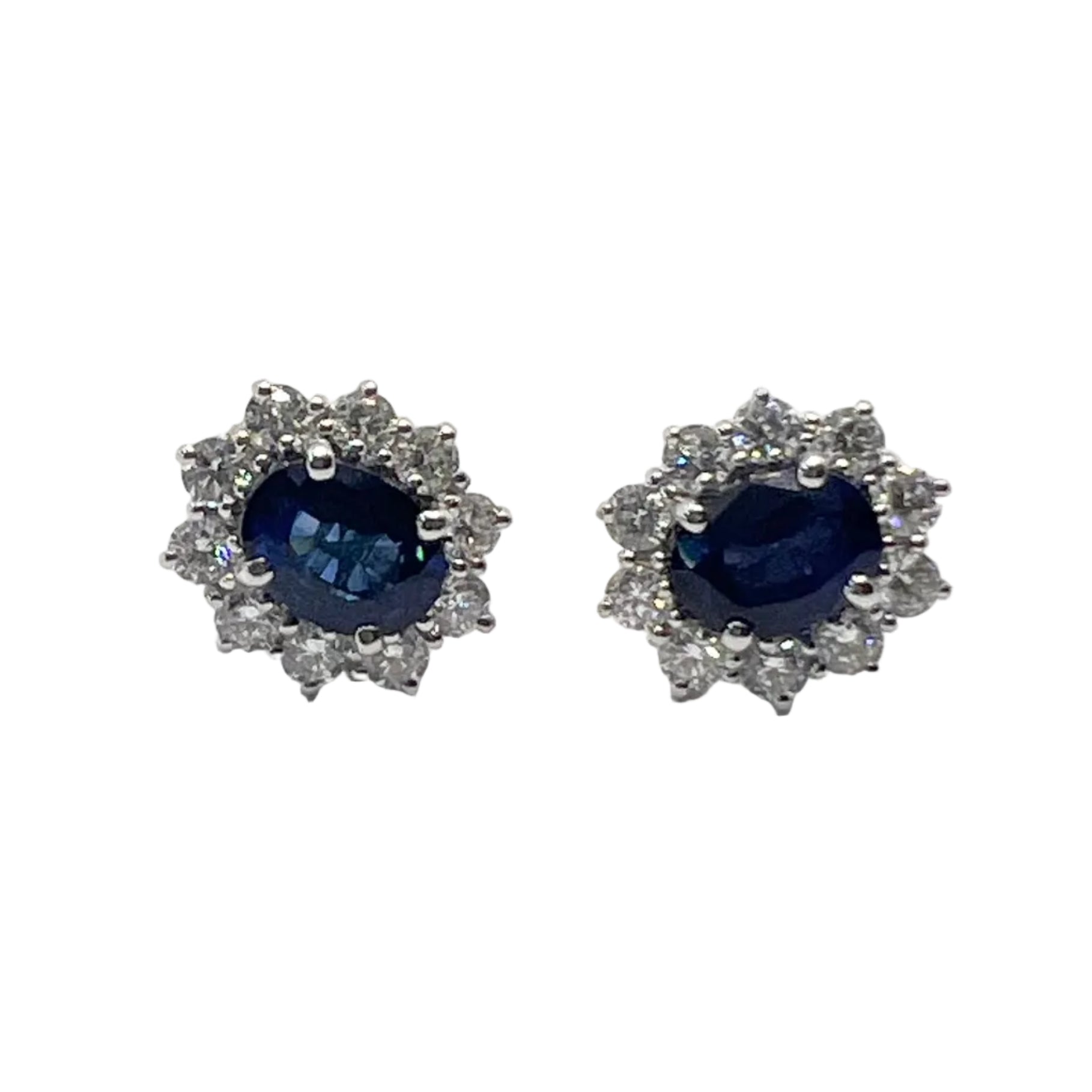 Boucles d'oreilles Puces en or blanc, saphirs et diamants